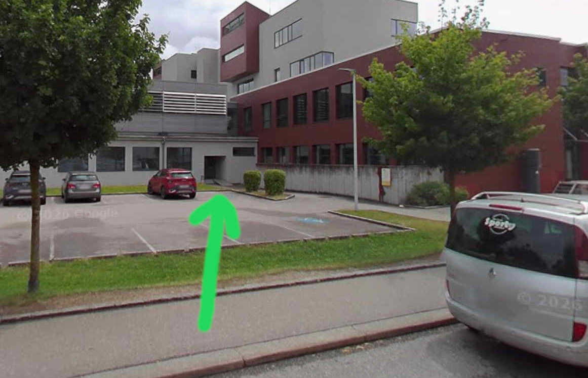 Eingang zur Turnhalle